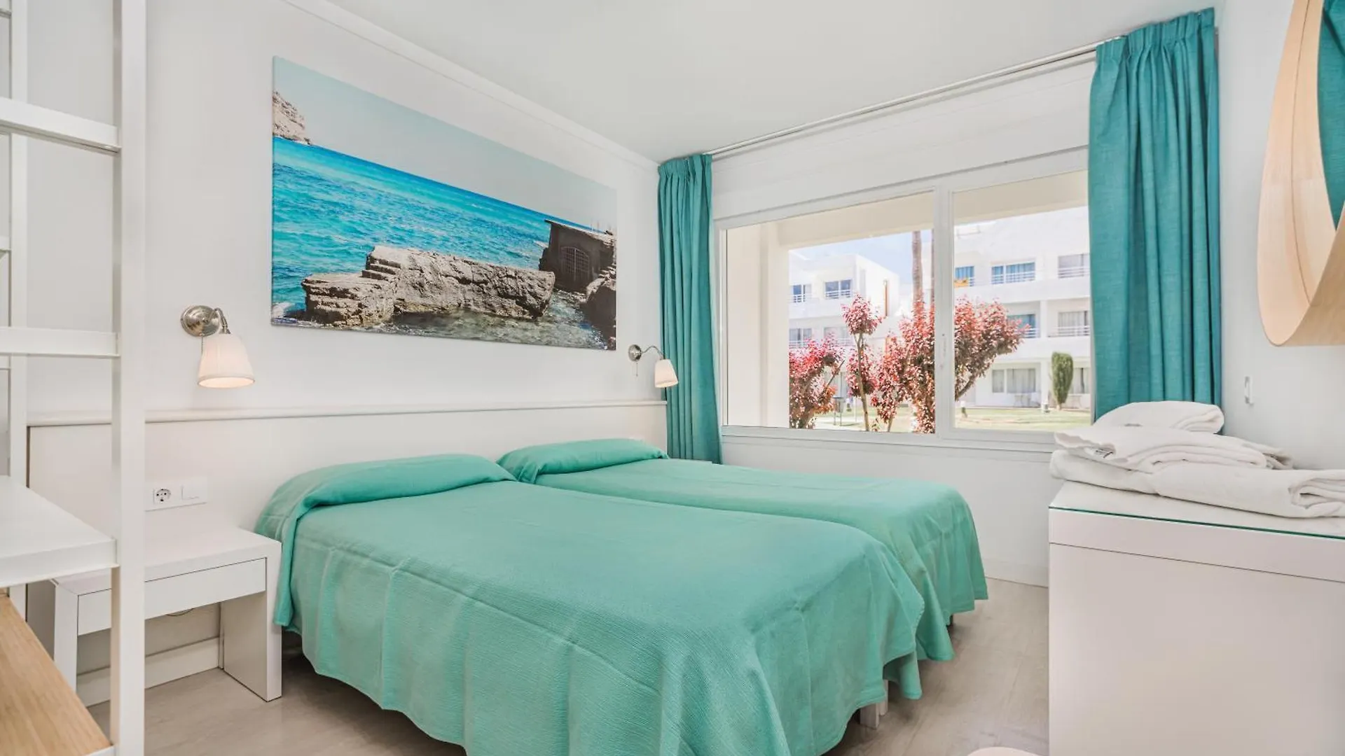 Apartamentos Habitat Port de Pollença 0*,  Španělsko